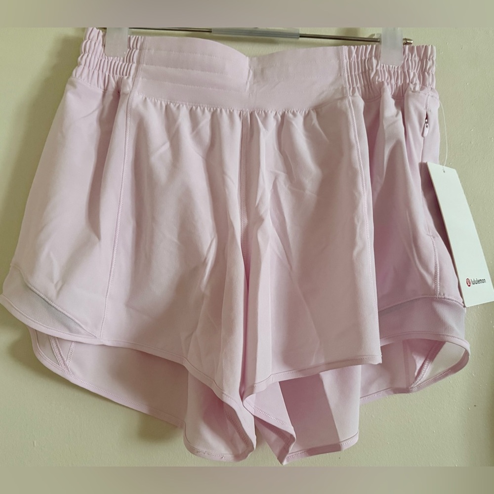 NWT Size 8 Lululemon Hotty Hot Low-Rise Lined Short 4” PNKO
